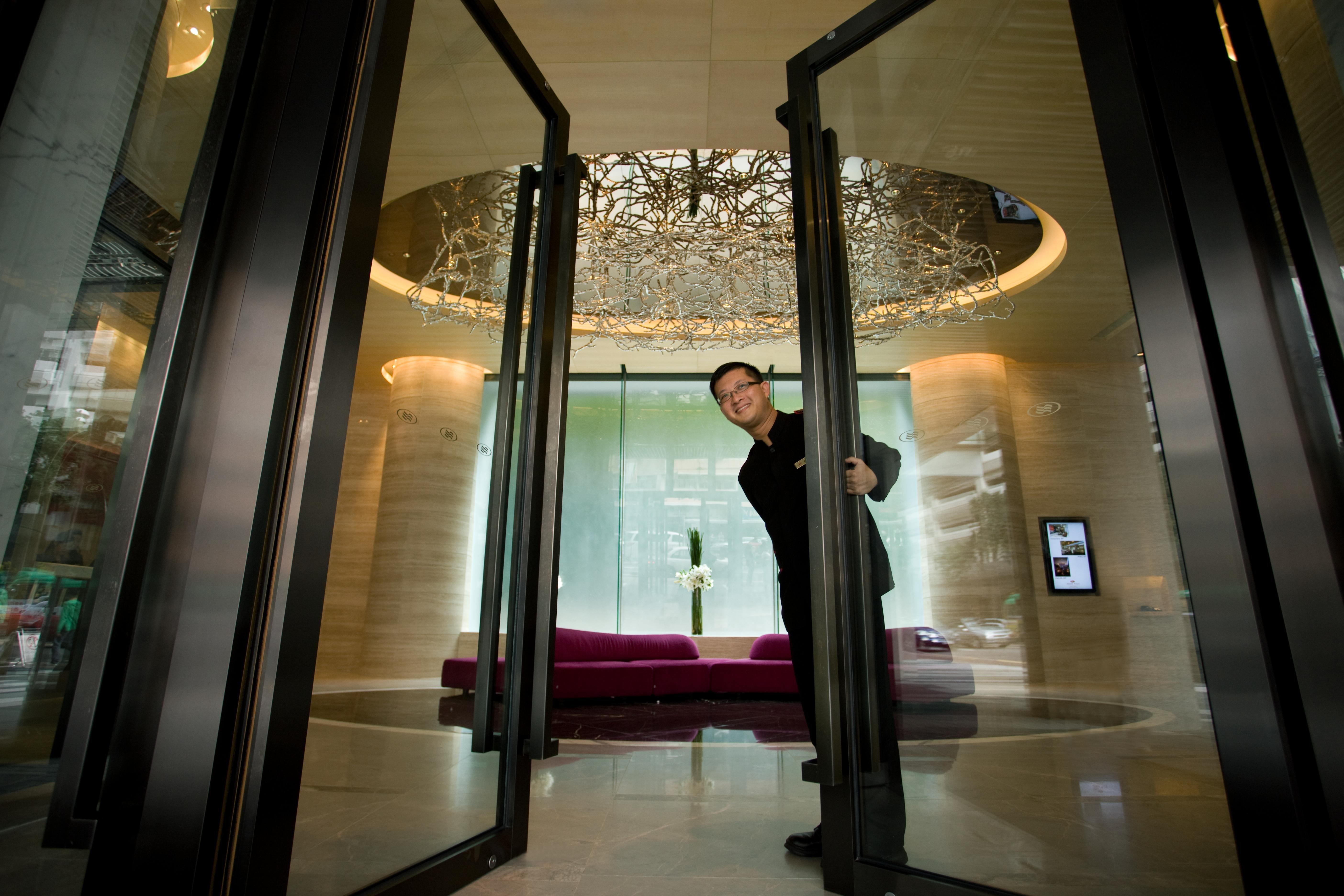 Crowne Plaza Hong Kong Causeway Bay By Ihg Hotel Exterior photo