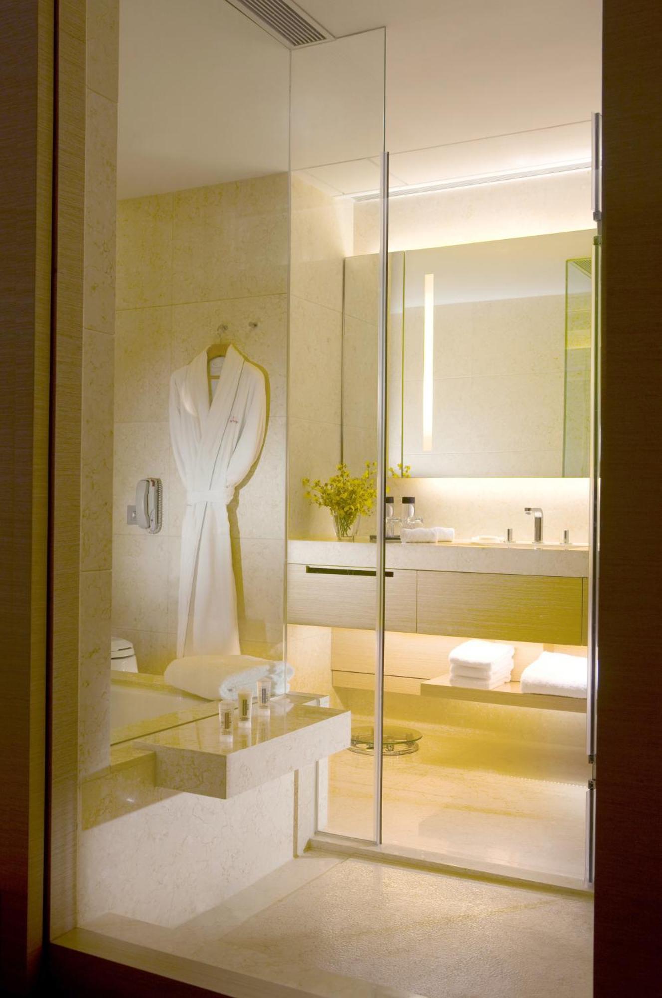 Crowne Plaza Hong Kong Causeway Bay By Ihg Hotel Exterior photo